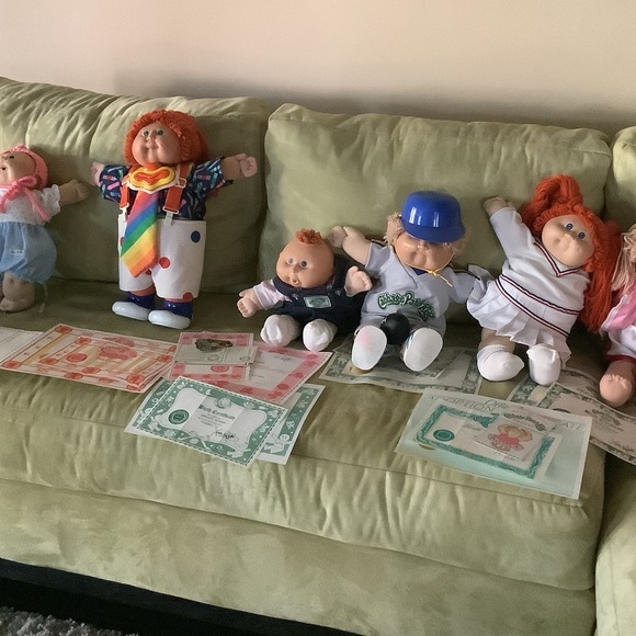 CABBAGE DOLL COLLECTION ( 7) DOLLS WITH CERIFICATES AND IN GOOD CONDITION